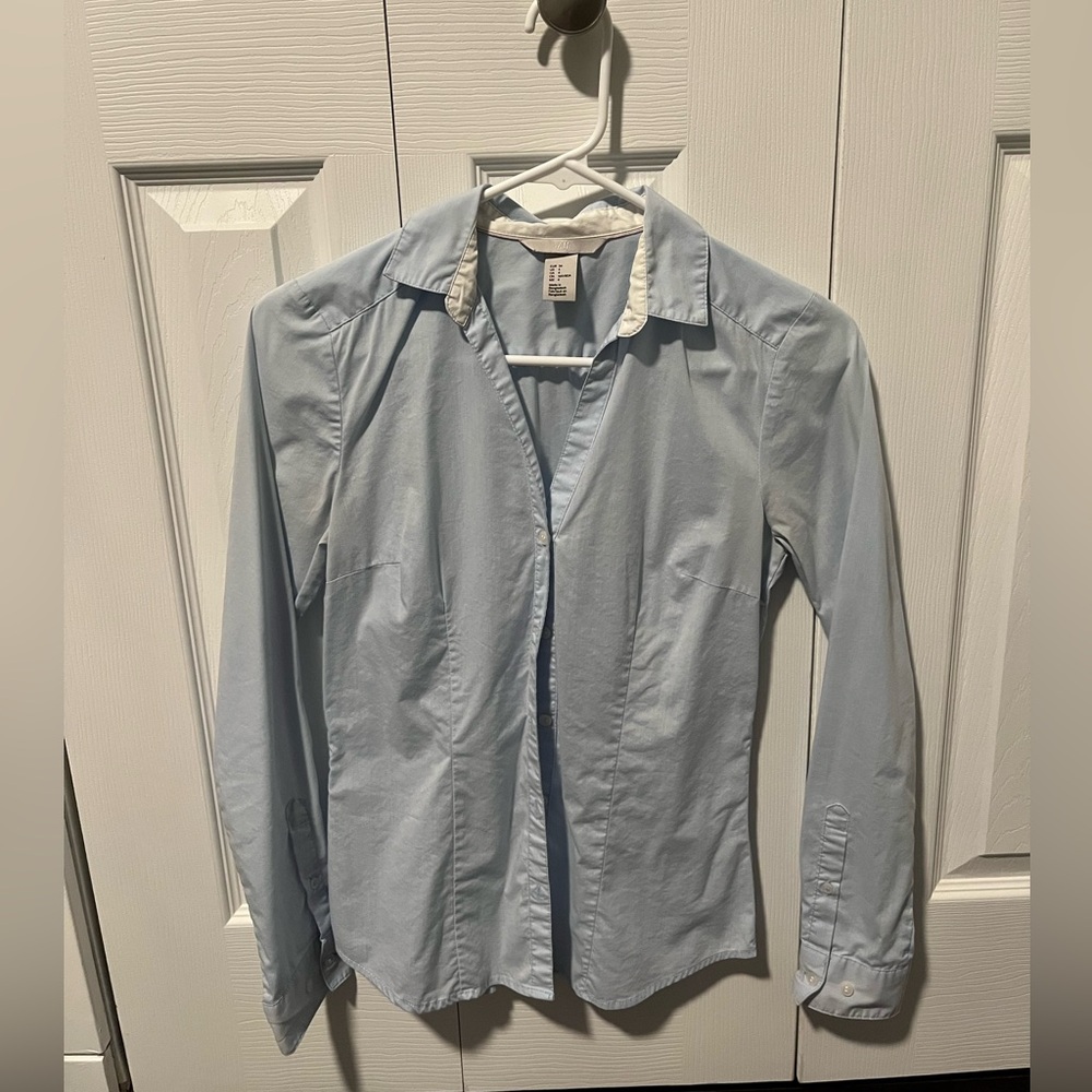 H&M Women’s light blue collar button down dress shirt